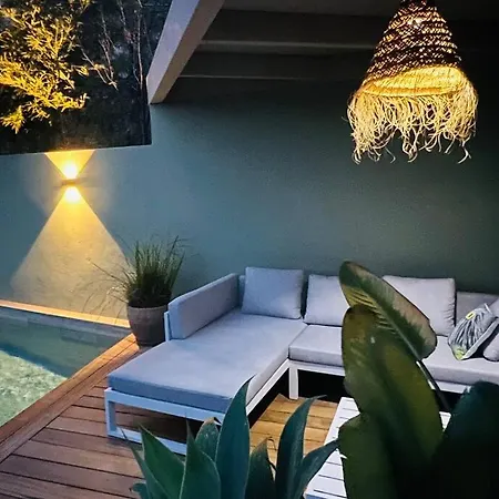Vue Chic Dans L'olivier, Piscine
