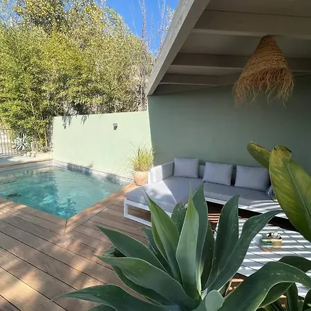 Vue Chic Dans L'olivier, Piscine *